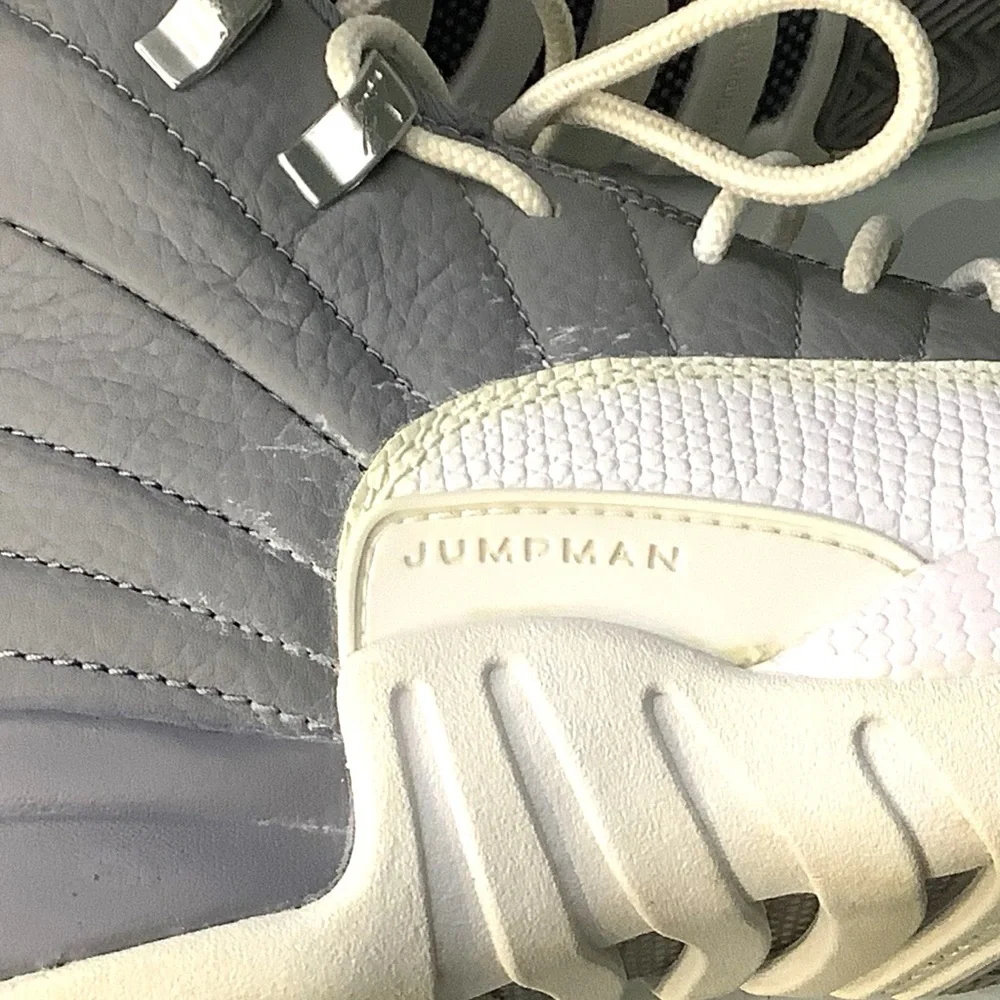 RETRO AIR JORDAN’S GRAY AND WHITE